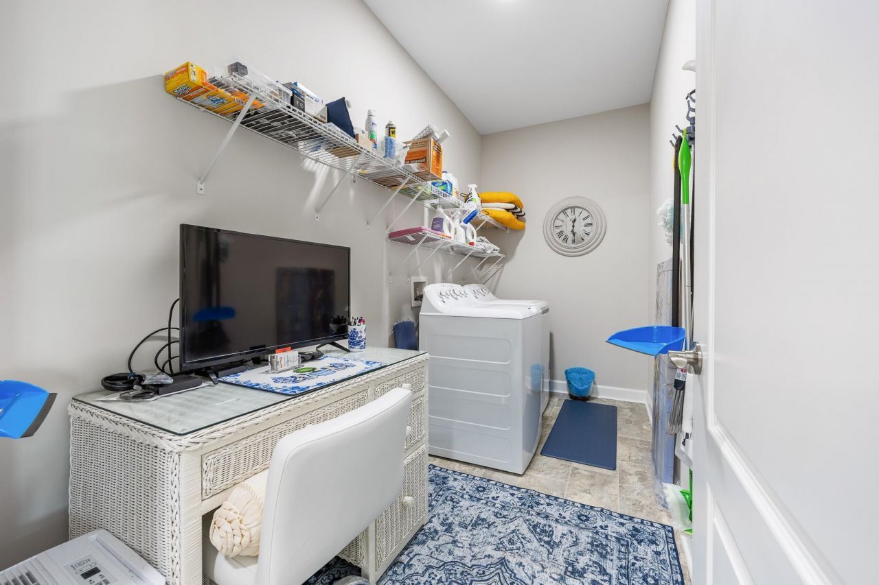 190 Goldenrod Circle Photo 35