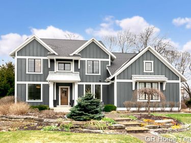 2520 Blackberry Lane NE, Grand Rapids, MI 49525