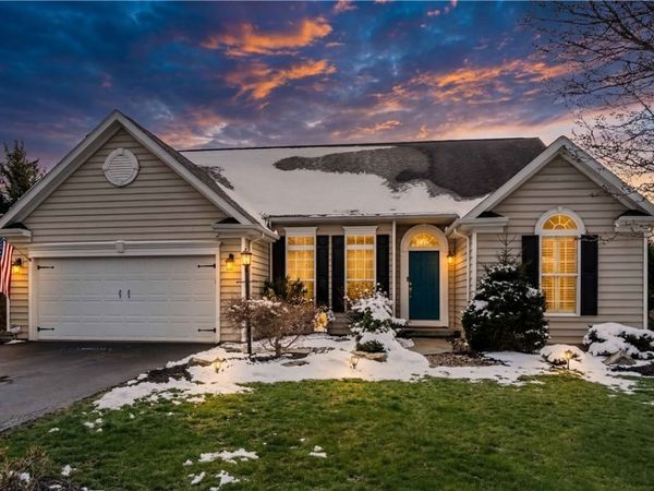 2035 Majestic Dr, Canonsburg, PA 15317