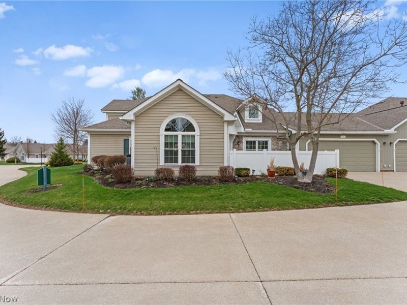 8228 Cyrus Lane, Northfield, OH 44067 Photo 2