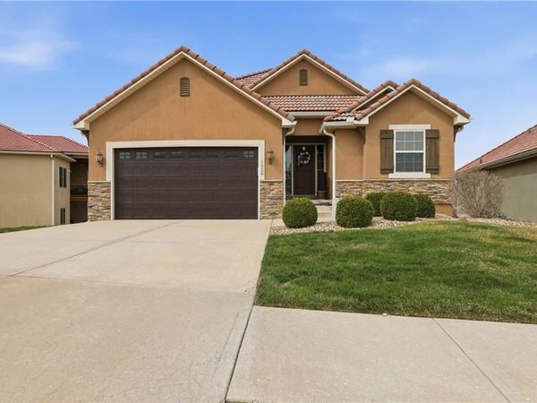 1528 SW ANTIQUITY Drive, Lee's Summit, MO 64081