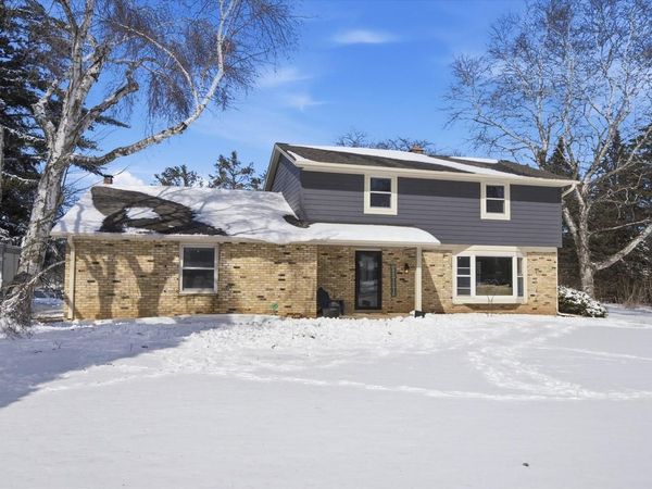 10726 Crestview DRIVE, Cedarburg, WI 53012