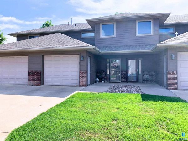 2010 S Barret Pl, Unit 46, Sioux Falls, SD 57106
