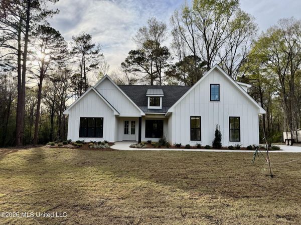 39 Forest Barnes Road, Petal, MS 39465