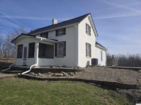 1560 Main Street , Warsaw, IL 62379