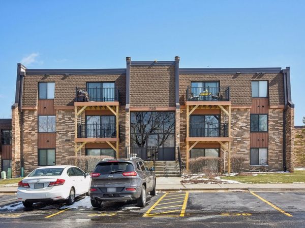 725 LIMERICK Lane, Unit 2B, Schaumburg, IL 60193