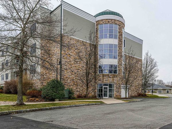 60 Maple, Unit APT 17, Branford, CT 06405