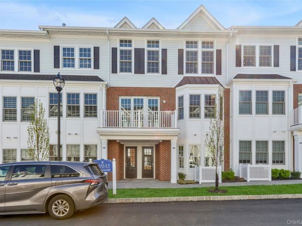 601 Grist Mill Circle , Unit 601, Roslyn, NY 11576