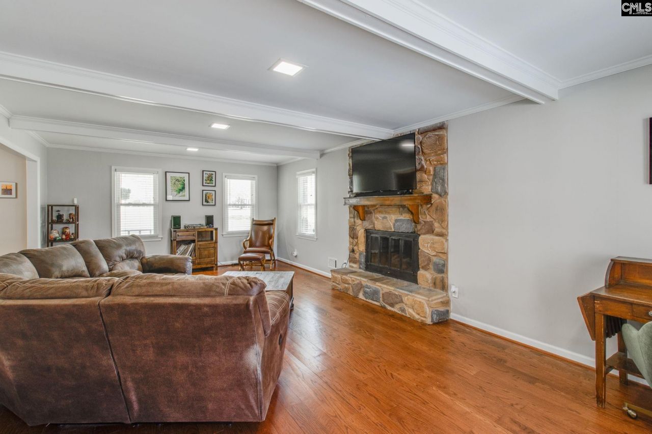 391 Park Road Photo 8