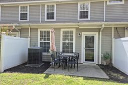 211 Hemingway Circle photo 4