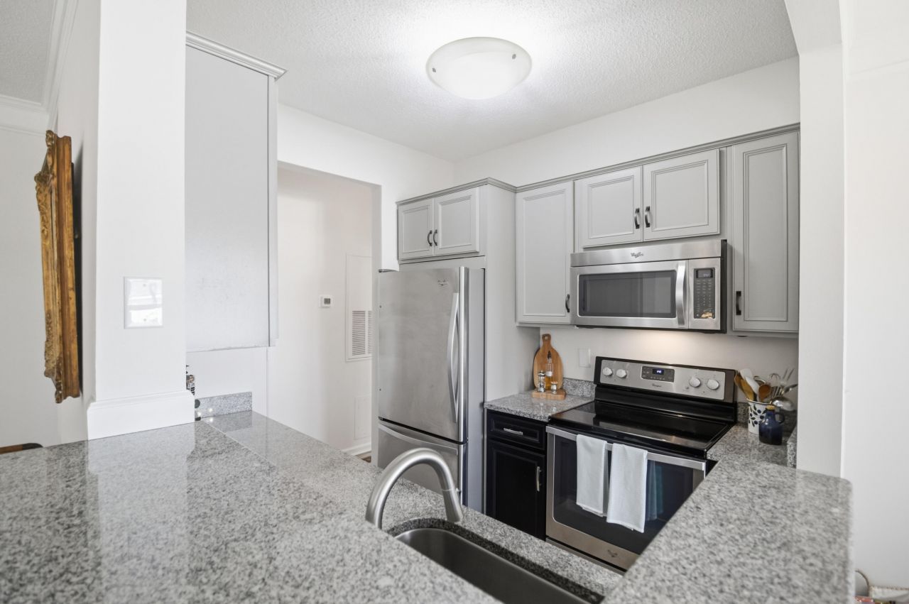 2315 Chatelain Way Photo 15