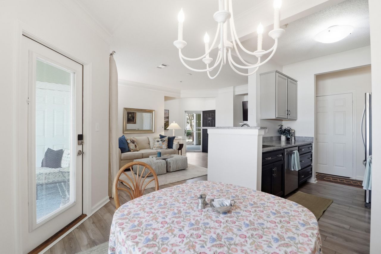 2315 Chatelain Way Photo 17