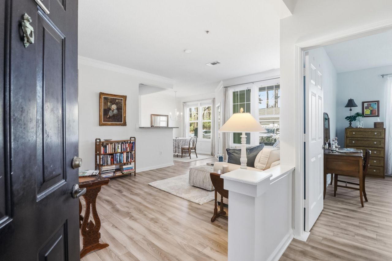 2315 Chatelain Way Photo 4