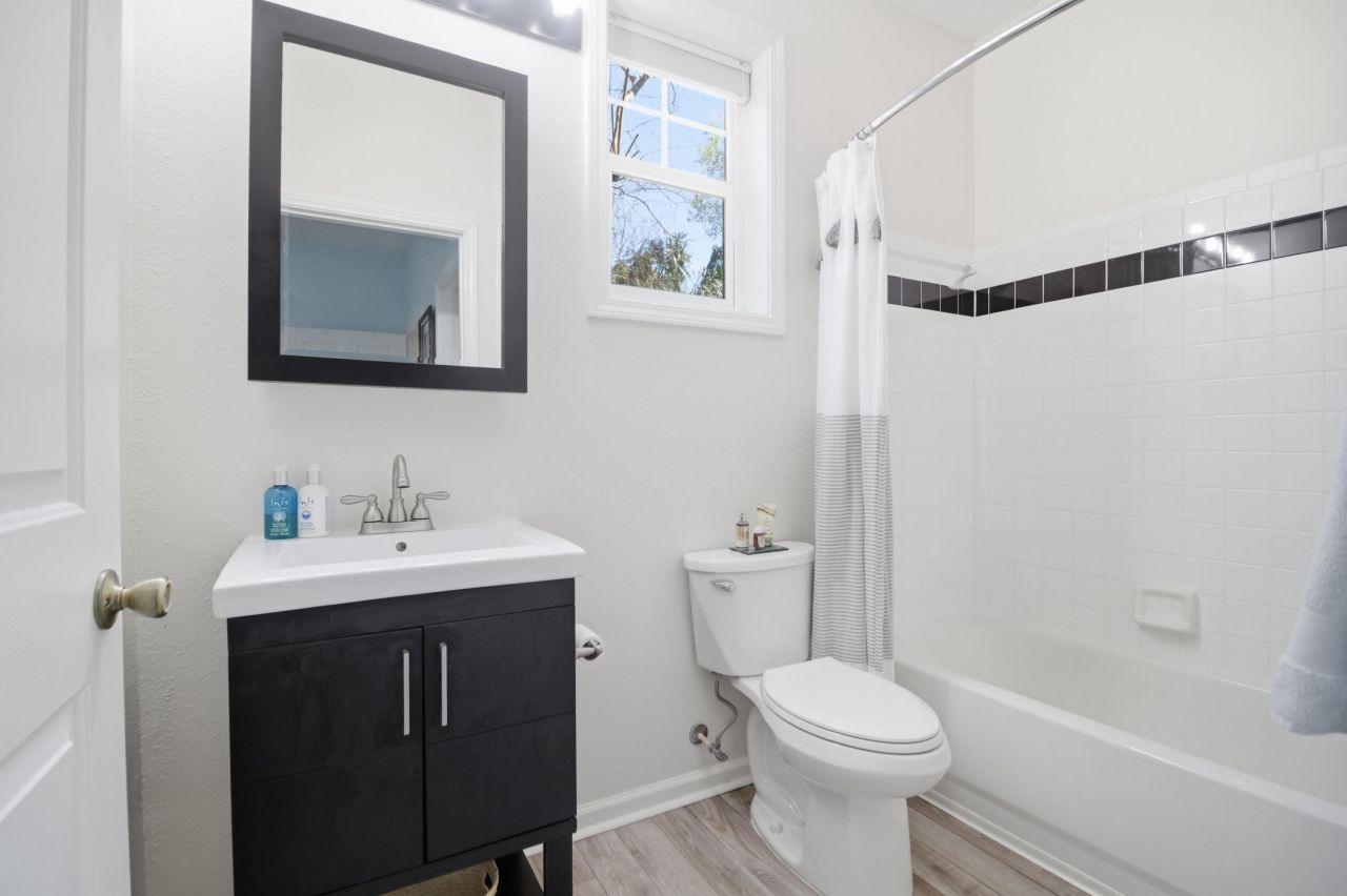 2315 Chatelain Way Photo 8