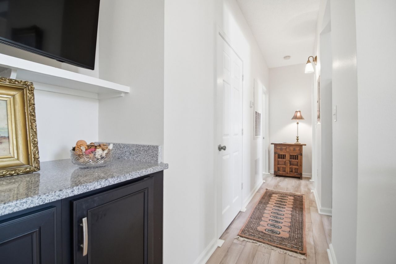 2315 Chatelain Way Photo 9