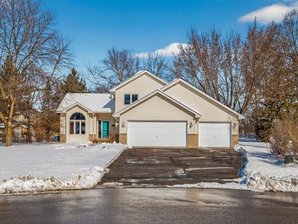 1157 Ridge Bluff Court , Chaska, MN 55318