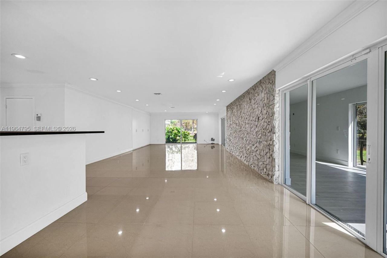 820 E Cypress Ln, Unit V-38, Pompano Beach, FL 33069 Photo