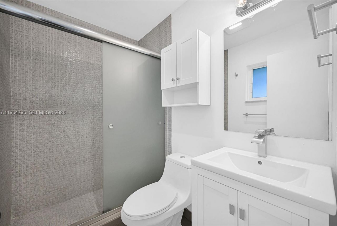 820 E Cypress Ln, Unit V-38, Pompano Beach, FL 33069 Photo