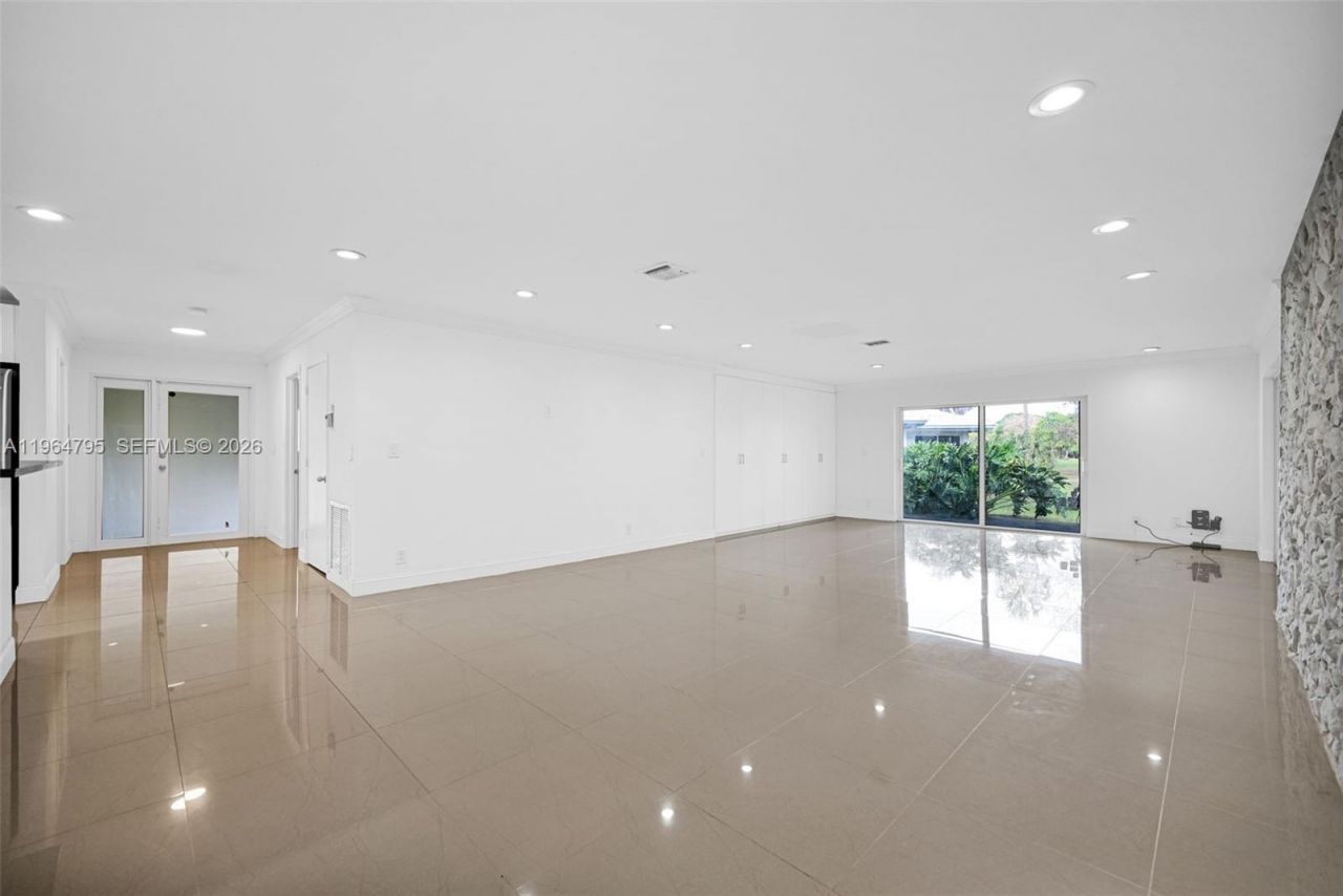 820 E Cypress Ln, Unit V-38, Pompano Beach, FL 33069 Photo