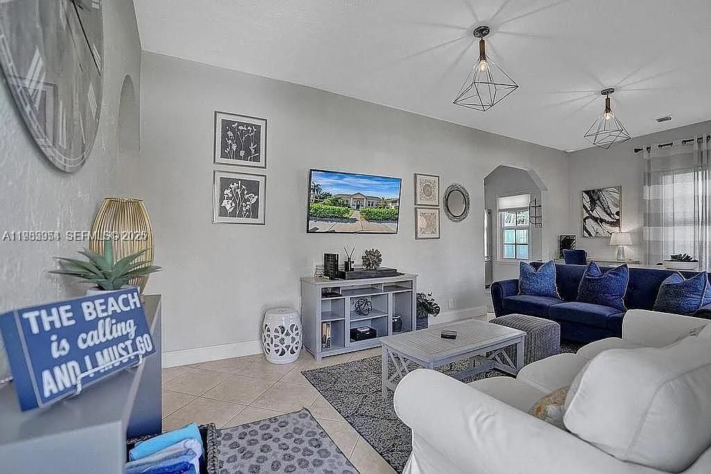 8900 Harding Ave, Surfside, FL 33154 Photo