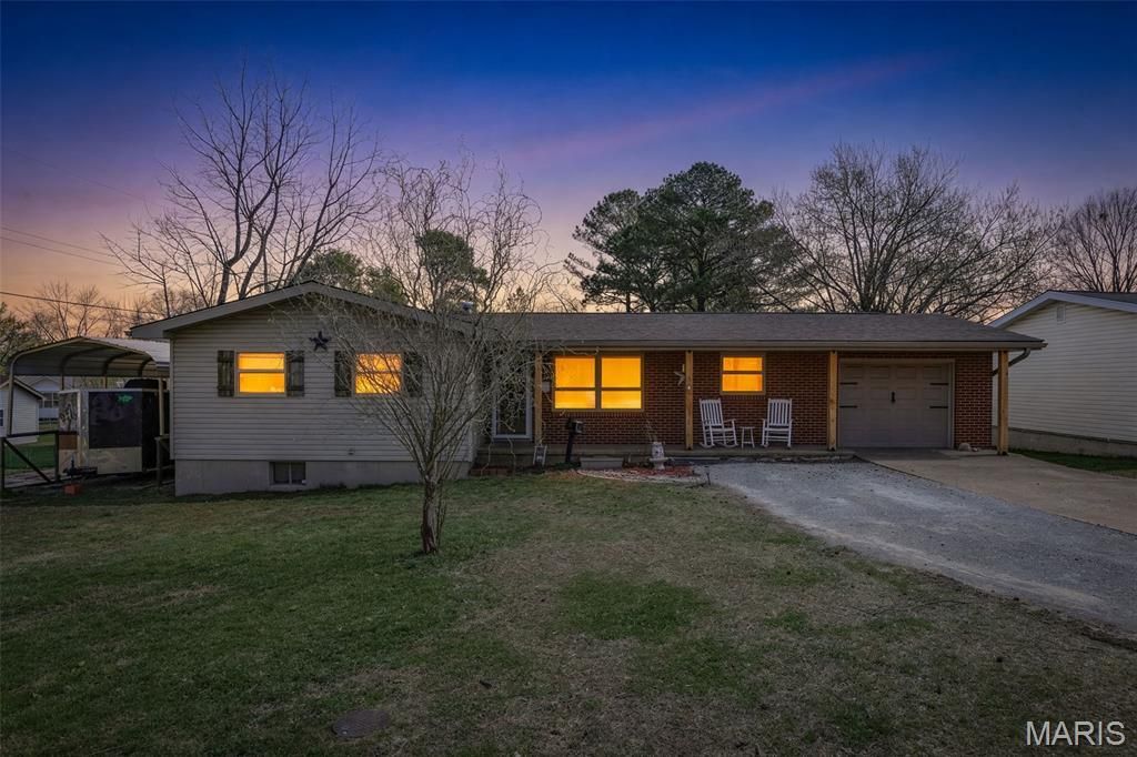 102 S Roosevelt Street, Desloge, MO 63601 Main Photo