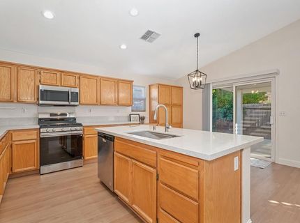 9052 Pembridge Dr, Elk Grove, CA 95624 Photo