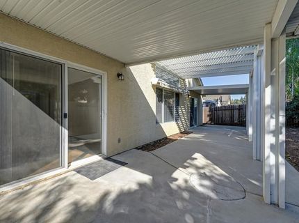 9052 Pembridge Dr, Elk Grove, CA 95624 Photo