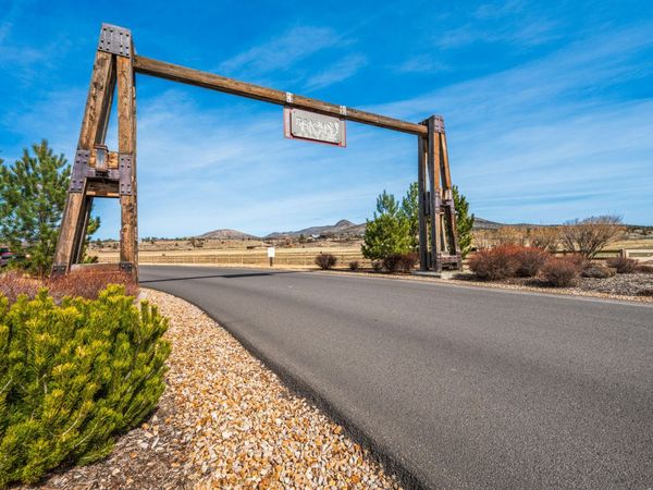 16101 SW Vaqueros Way, Powell Butte, OR 97753