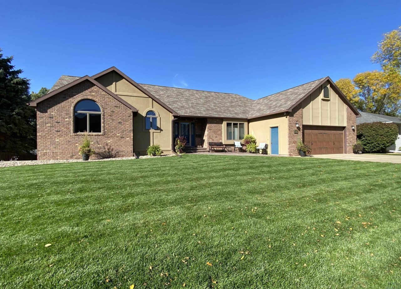 811 E Valley Dr, Lemars, IA 51031 Main Photo