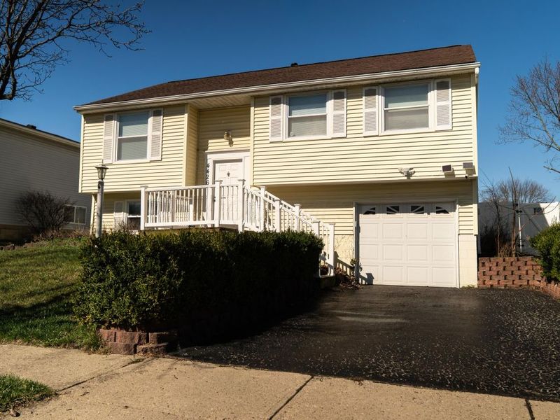 4426 Hickory Wood Drive, Columbus, OH 43228 Photo 1