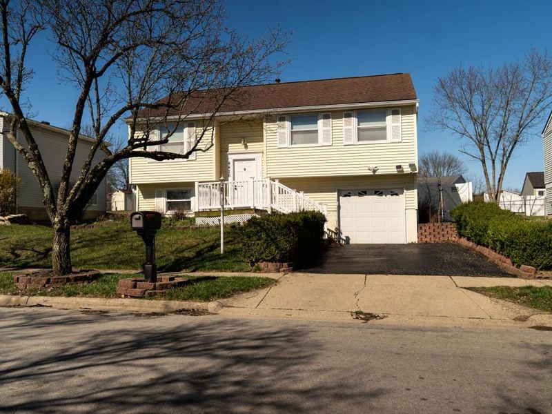 4426 Hickory Wood Drive, Columbus, OH 43228 Photo 3