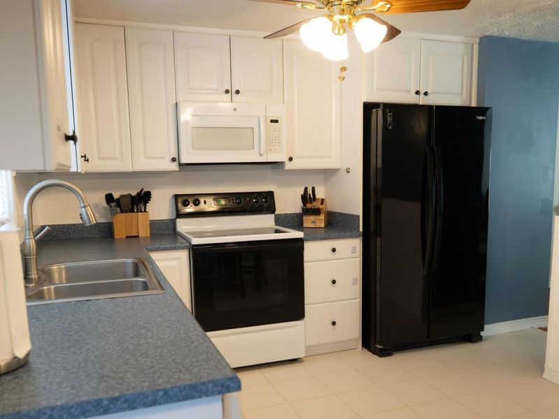 4426 Hickory Wood Drive, Columbus, OH 43228 Photo 8