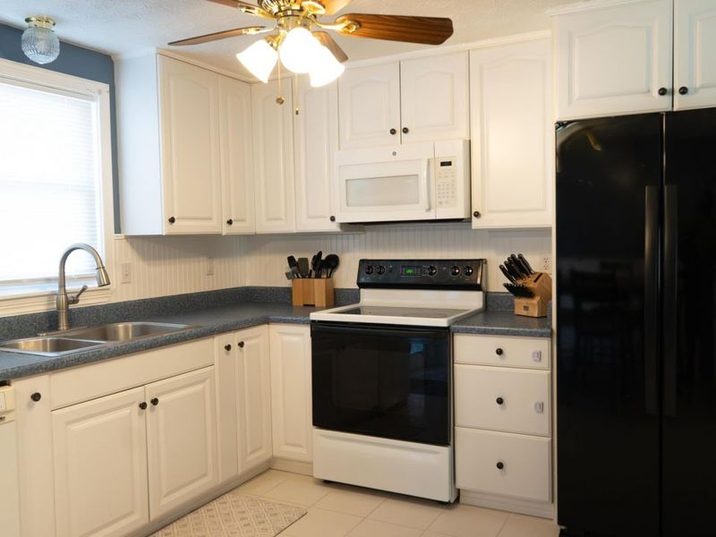 4426 Hickory Wood Drive, Columbus, OH 43228 Photo 9