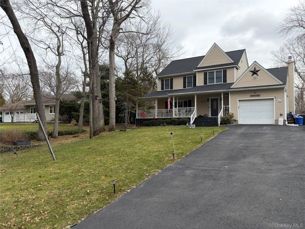 38 Elizabeth Drive , Wading River, NY 11792