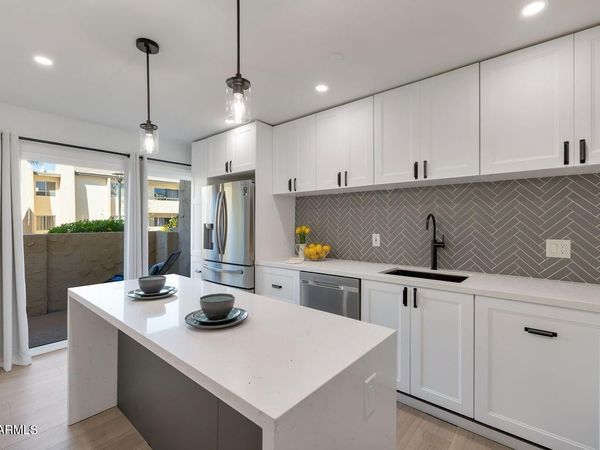 8055 E THOMAS Road, Unit E117, Scottsdale, AZ 85251