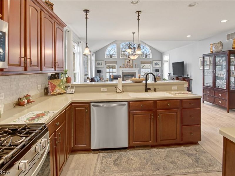 5121 Shepherds Glen, Willoughby, OH 44094 Photo 11