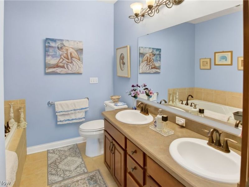 5121 Shepherds Glen, Willoughby, OH 44094 Photo 16