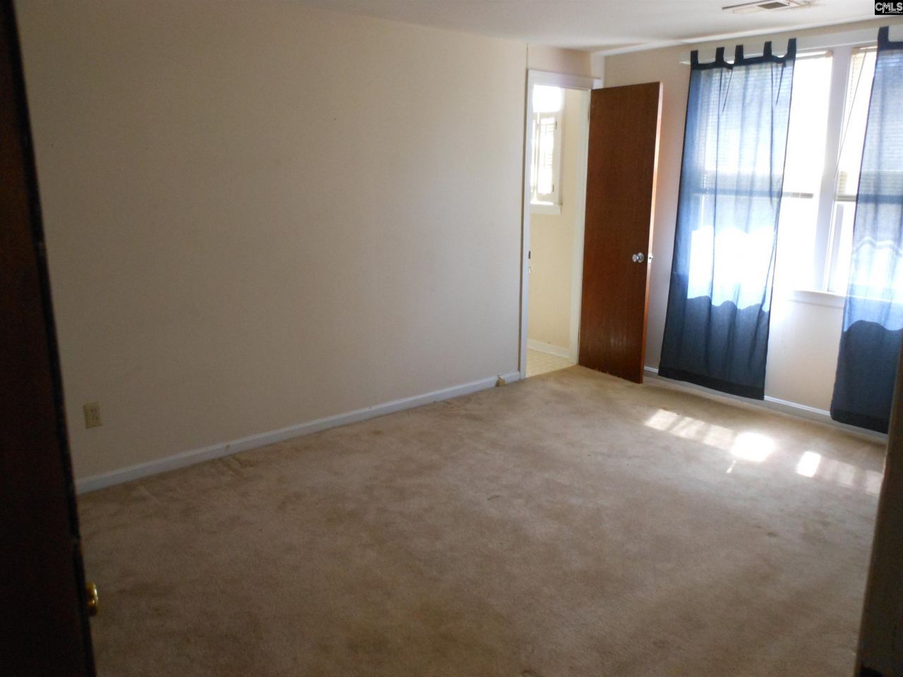 723 Laurel Road Photo 10
