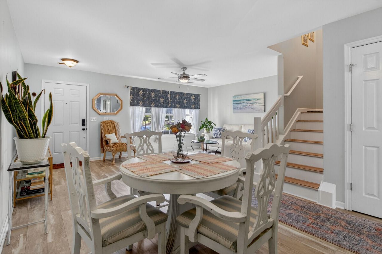 131 Hornby Circle Photo 10