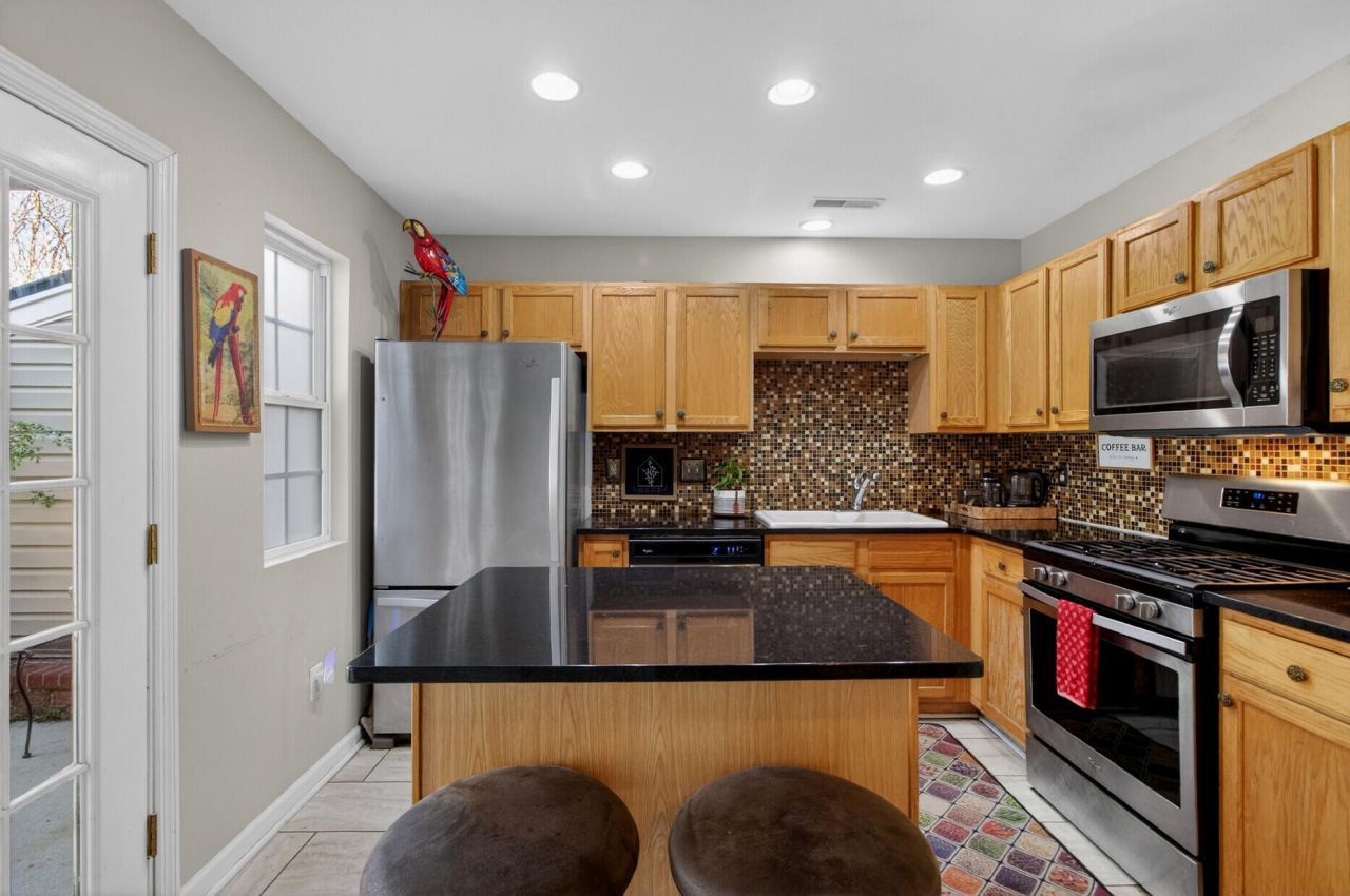 131 Hornby Circle Photo 12