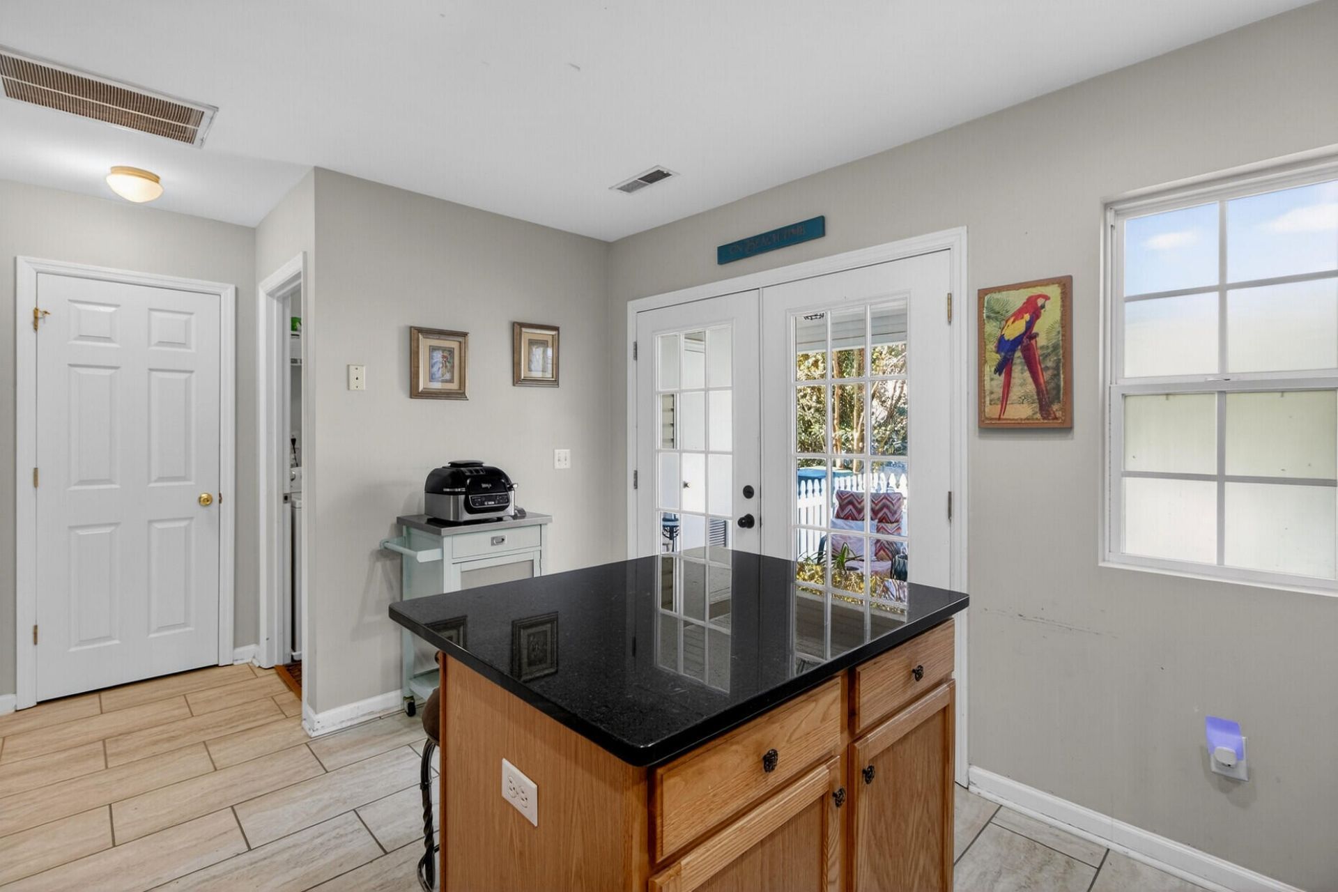 131 Hornby Circle Photo 14