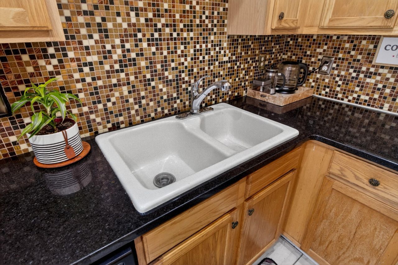 131 Hornby Circle Photo 14