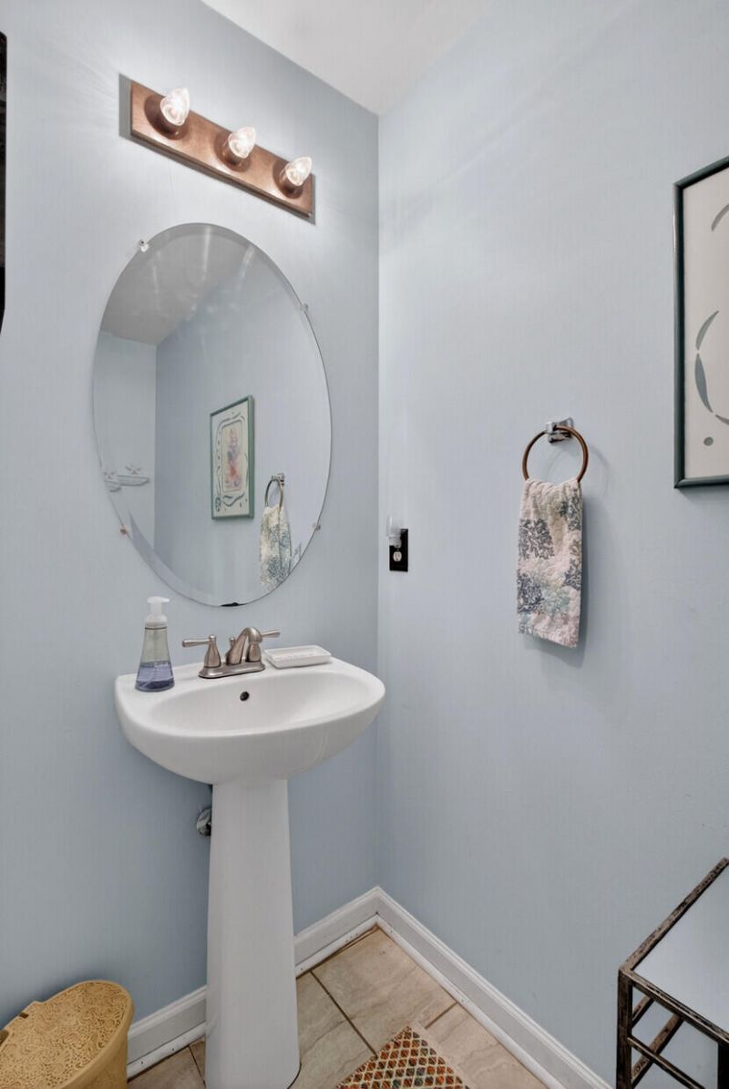 131 Hornby Circle Photo 17