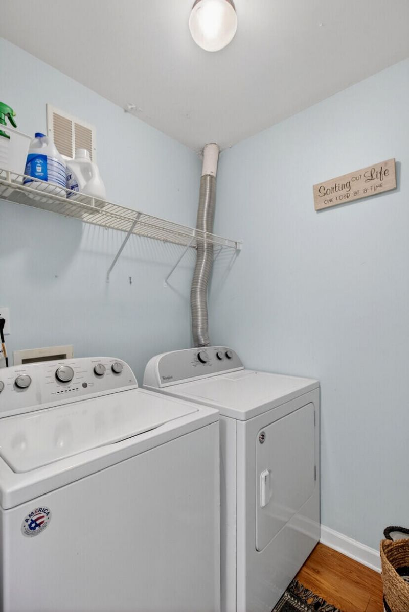 131 Hornby Circle Photo 17