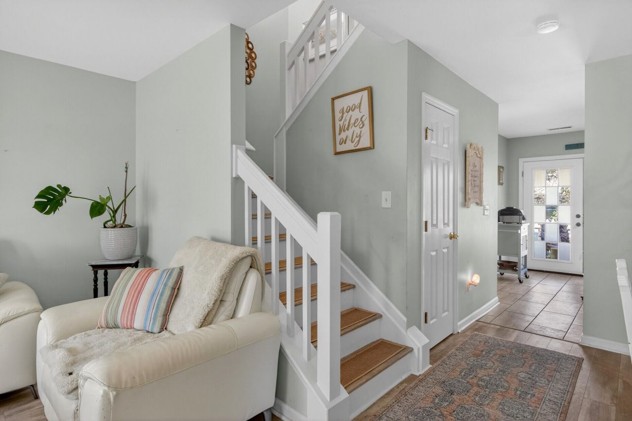 131 Hornby Circle Photo 18