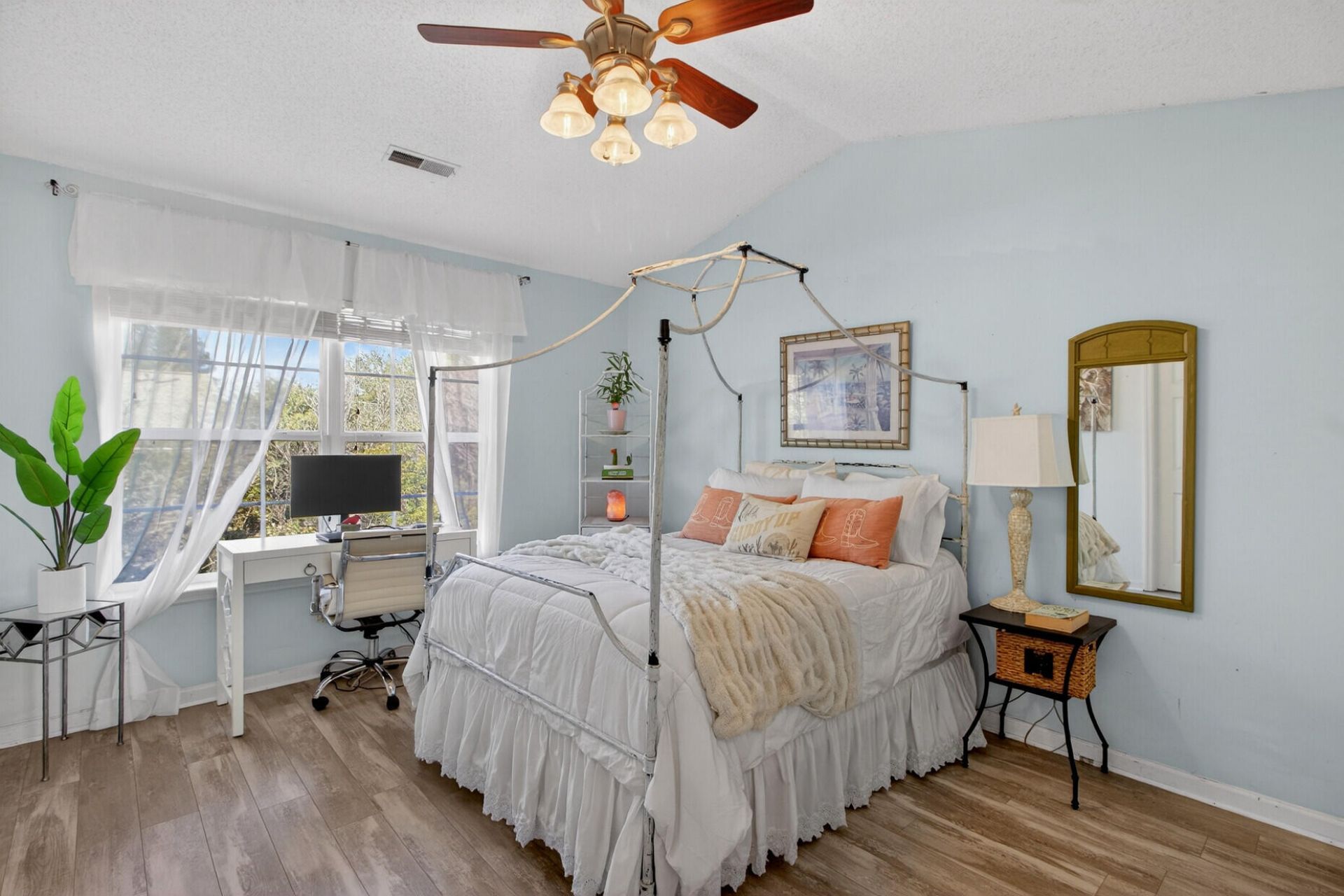 131 Hornby Circle Photo 22