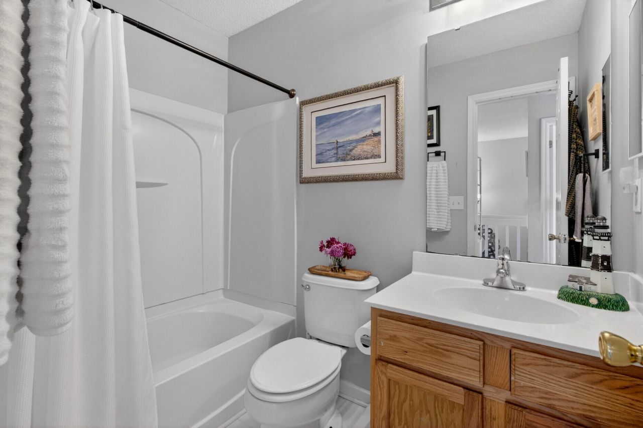 131 Hornby Circle Photo 27