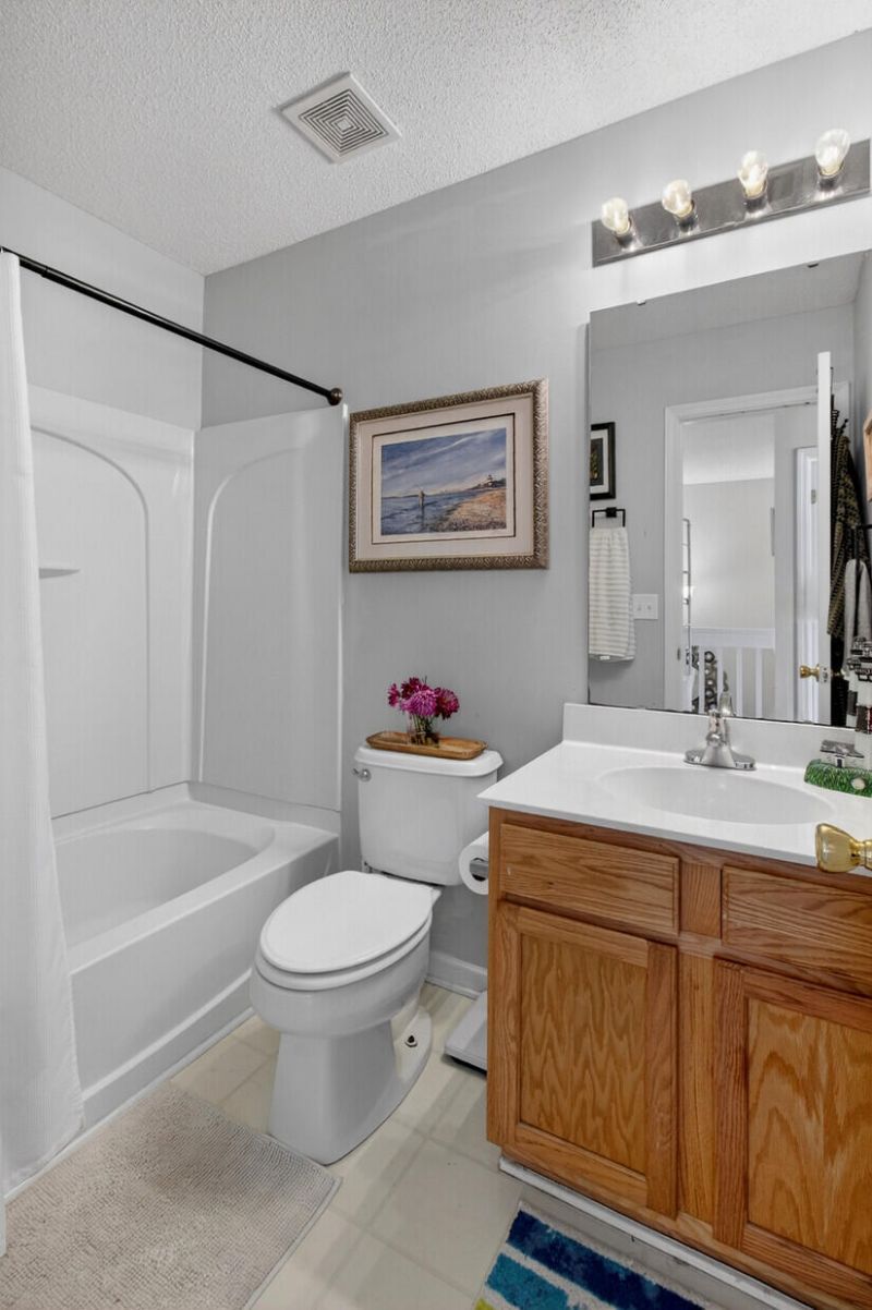 131 Hornby Circle Photo 28