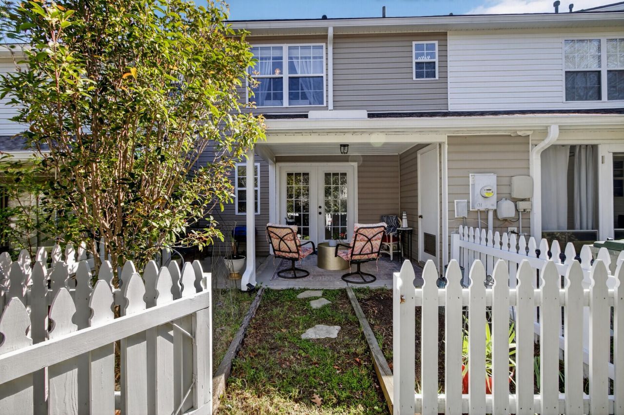 131 Hornby Circle Photo 31