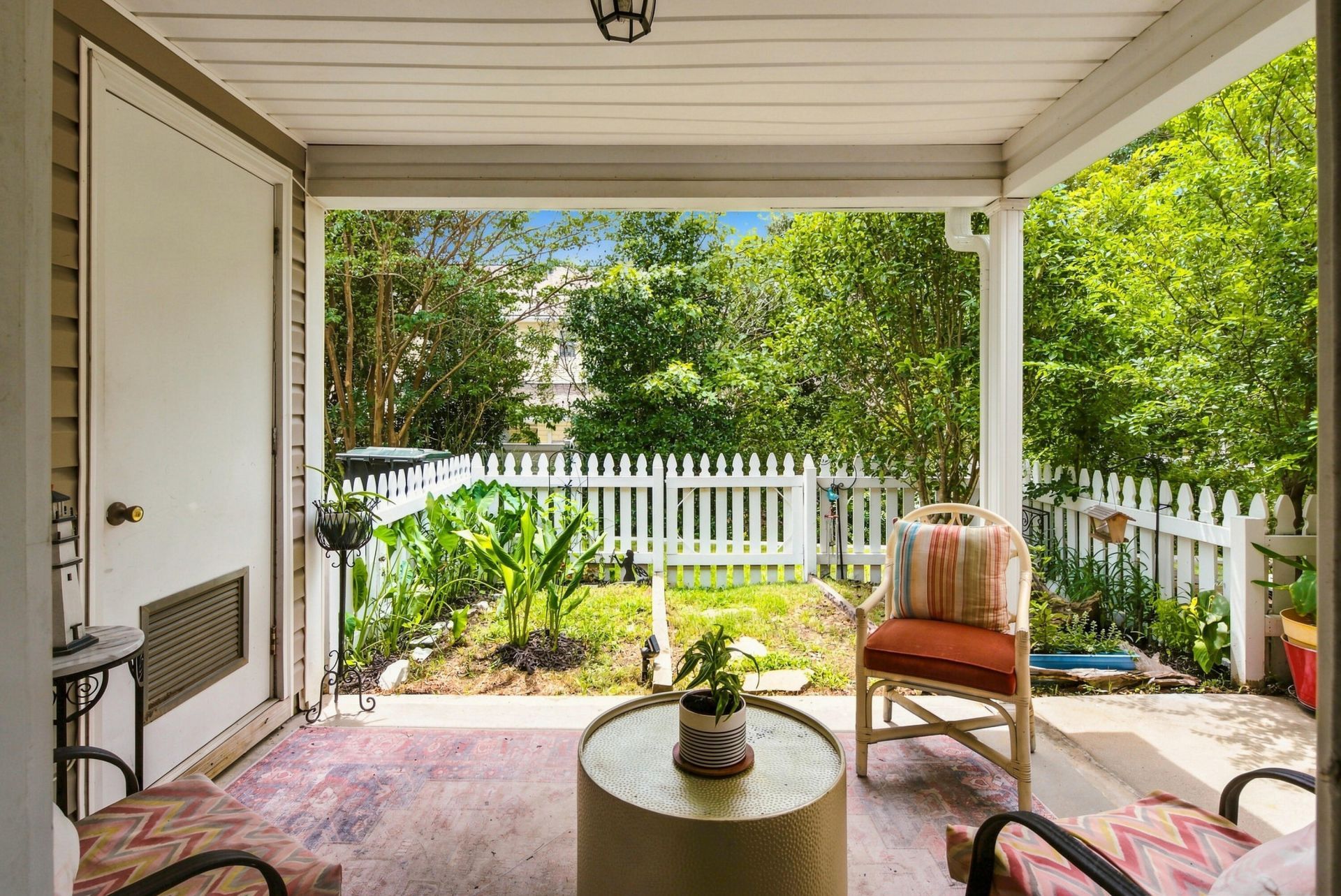 131 Hornby Circle Photo 32